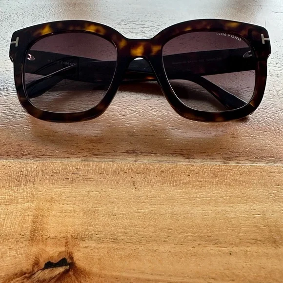 Tom Ford Black Sunglasses - Picture 3 of 8